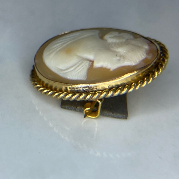Vintage Antique Carved Shell Cameo Brooch Pin 10k GOLD Filled Jeweler tested - Picture 7 of 17